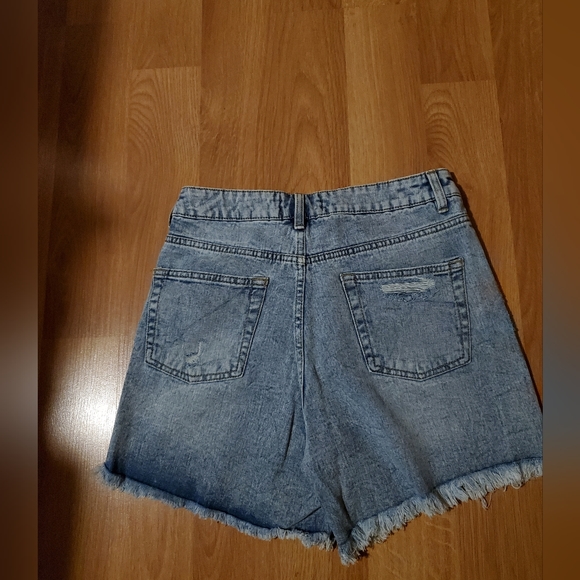 Refuse Denim shorts size 3 - Picture 2 of 6